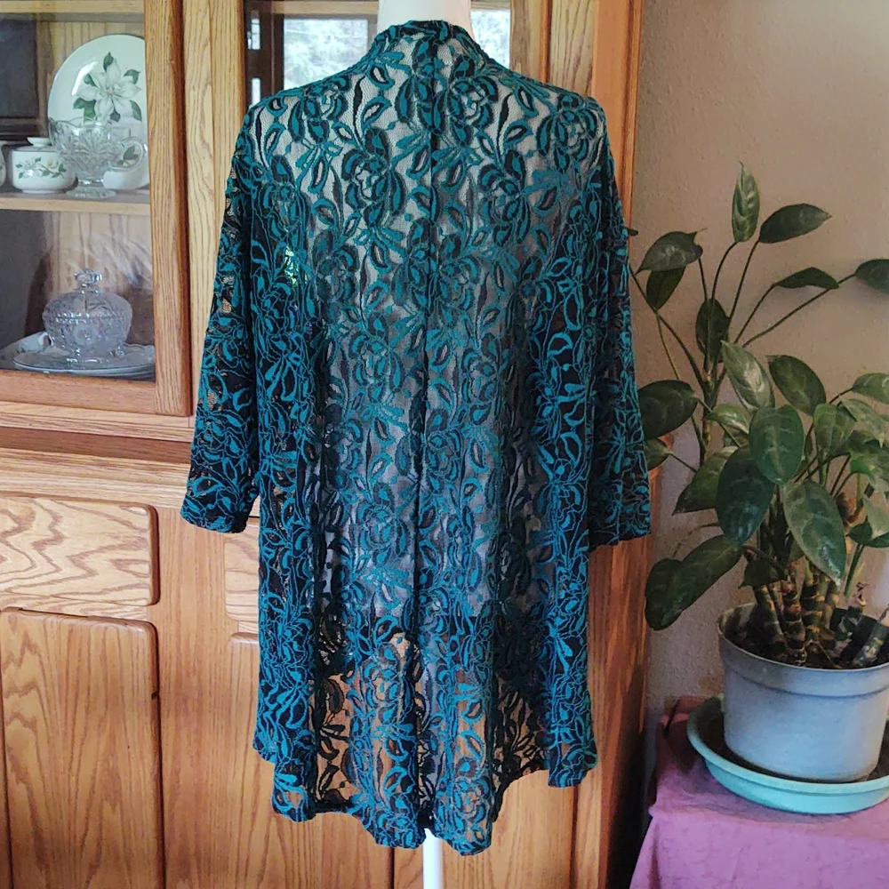 LulaRoe Kimono size Med - Picture 3 of 3